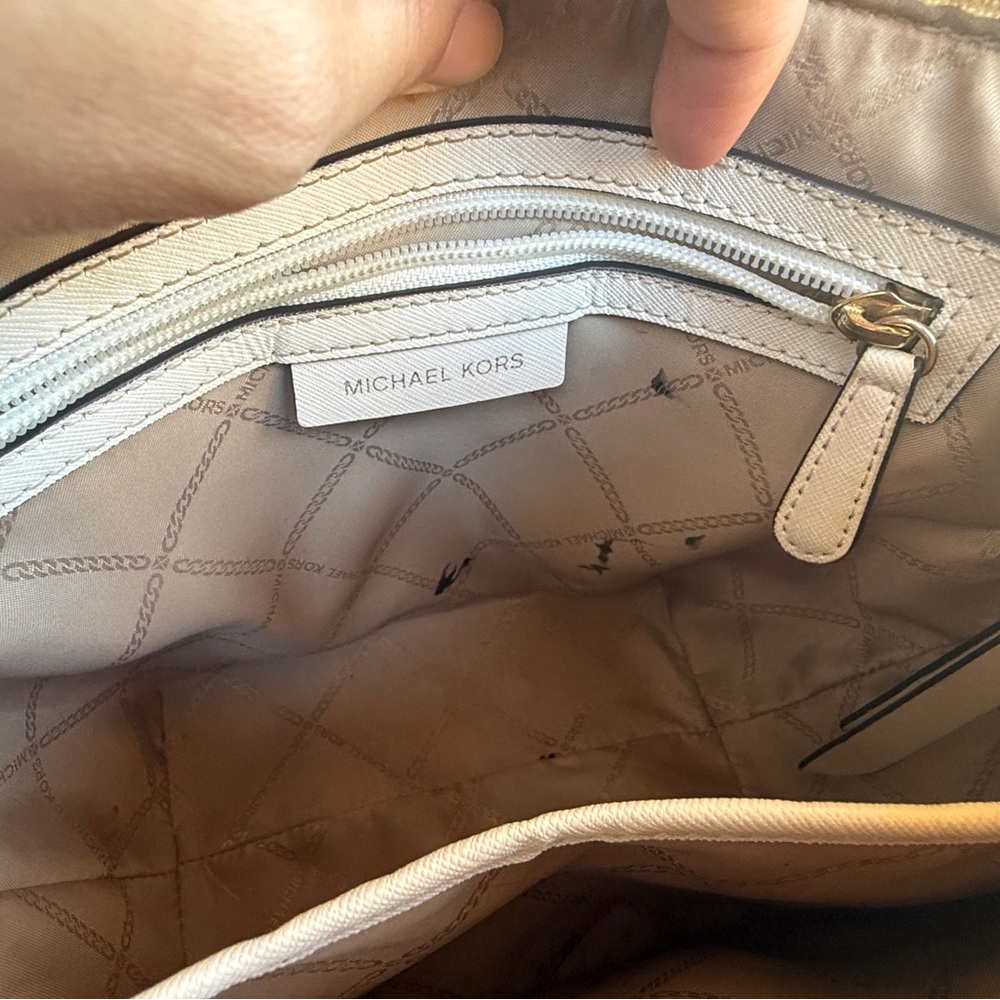 Michael Kors Cream Shoulder Bag - Picture 4 of 7